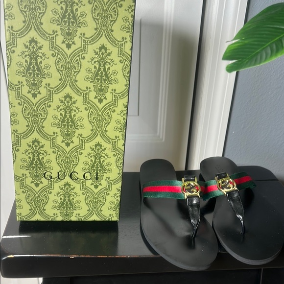 Gucci Black and Red Flip-Flop Sandals with Signature Stripes Sz 42 fits like a 9 - Picture 1 of 4